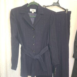Le suit 2 PC pant suit NWT SIZE 6